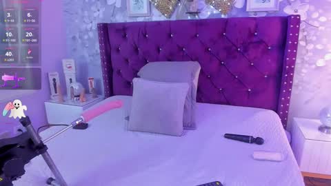 Snapshot of violeta_medina chatting on February 16, 9:15 am violeta_medina online show from February 16, 9:15 am