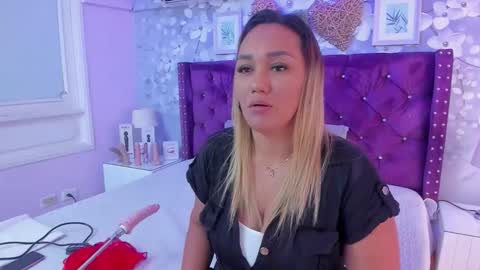 Snapshot of violeta_medina chatting on September 30, 10:59 am violeta_medina online show from September 30, 10:59 am