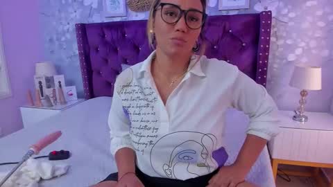 Snapshot of violeta_medina chatting on September 27, 11:08 am violeta_medina online show from September 27, 11:08 am