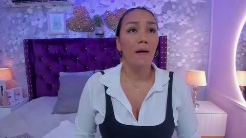 Snapshot of violeta_medina chatting on October 10, 10:54 am violeta_medina online show from October 10, 10:54 am