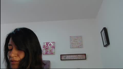 violeta_scott_ online show from May 13, 4:27 pm