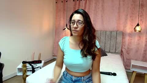 Snapshot of violetascott_ chatting on March 7, 12:45 pm VIOLETA online show from March 7, 12:45 pm