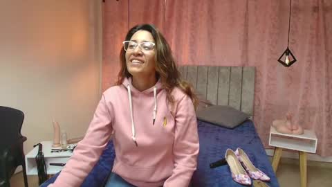Snapshot of violetascott_ chatting on February 7, 1:11 pm VIOLETA online show from February 7, 1:11 pm