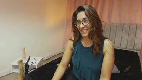 Snapshot of violetascott_ chatting on February 17, 10:05 pm VIOLETA online show from February 17, 10:05 pm