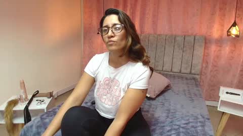 Snapshot of violetascott_ chatting on February 18, 5:09 pm VIOLETA online show from February 18, 5:09 pm