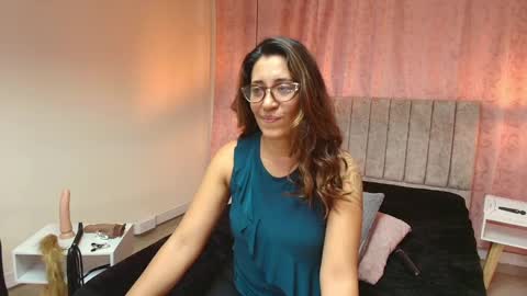 Snapshot of violetascott_ chatting on February 17, 7:01 pm VIOLETA online show from February 17, 7:01 pm