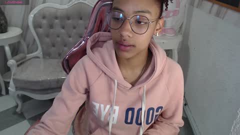 Snapshot of violeth_b chatting on January 3, 12:40 pm violeth_b online show from January 3, 12:40 pm