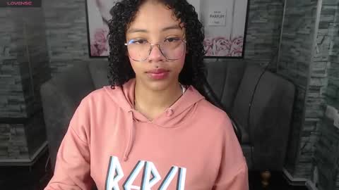 Snapshot of violeth_b chatting on October 6, 12:45 pm violeth_b online show from October 6, 12:45 pm