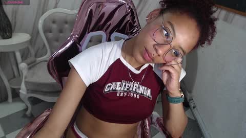Snapshot of violeth_b chatting on January 3, 6:46 pm violeth_b online show from January 3, 6:46 pm