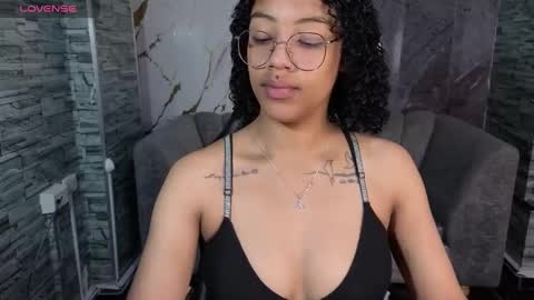 Snapshot of violeth_b chatting on October 14, 12:41 pm violeth_b online show from October 14, 12:41 pm