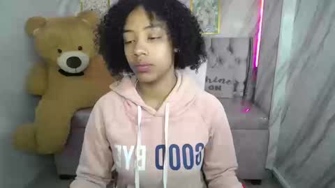 Snapshot of violeth_b chatting on September 19, 1:04 pm violeth_b online show from September 19, 1:04 pm