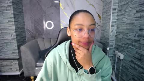 Snapshot of violeth_b chatting on October 13, 12:40 pm violeth_b online show from October 13, 12:40 pm