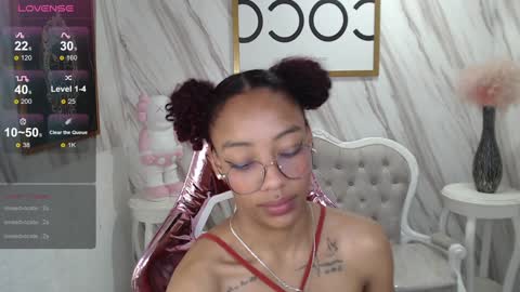 Snapshot of violeth_b chatting on January 14, 6:49 pm violeth_b online show from January 14, 6:49 pm