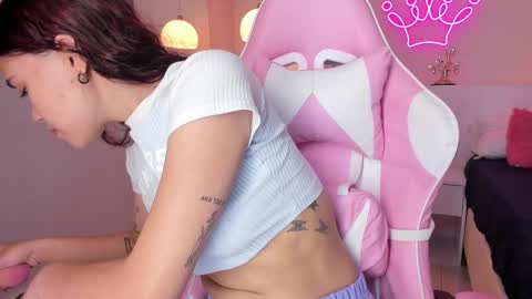 Snapshot of violeth_hill chatting on March 5, 8:10 pm Violeth Hill online show from March 5, 8:10 pm