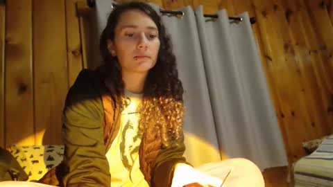 Violet Hooper online show from March 31, 8:04 am