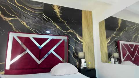 Violet Rose online show from December 19, 11:44 pm