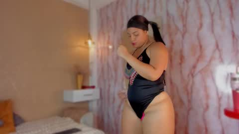 Snapshot of violetroussee chatting on September 10, 7:37 pm violetroussee online show from September 10, 7:37 pm