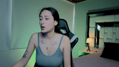 violetskinny online show from May 17, 7:23 pm