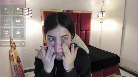 Snapshot of violetsmith_3 chatting on October 18, 11:47 am Violeta online show from October 18, 11:47 am
