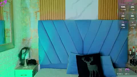 Snapshot of violett__golden chatting on October 9, 11:15 am ViolettGolden online show from October 9, 11:15 am