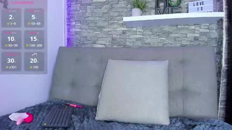 violett_jackson_ online show from May 9, 8:48 pm