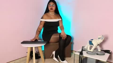 violett_lii online show from May 16, 4:38 pm