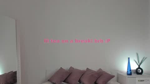 Snapshot of violetta_finch chatting on February 6, 11:31 am violetta_finch online show from February 6, 11:31 am