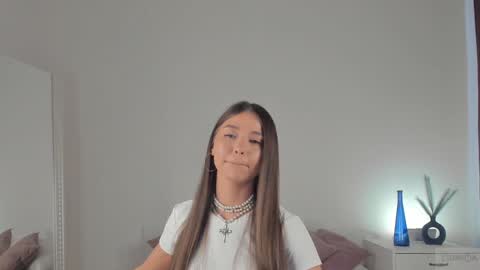 Snapshot of violetta_finch chatting on February 8, 8:20 am violetta_finch online show from February 8, 8:20 am