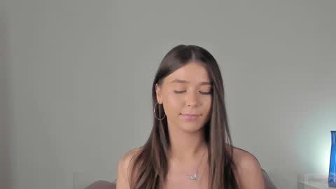 Snapshot of violetta_finch chatting on February 15, 4:34 pm violetta_finch online show from February 15, 4:34 pm