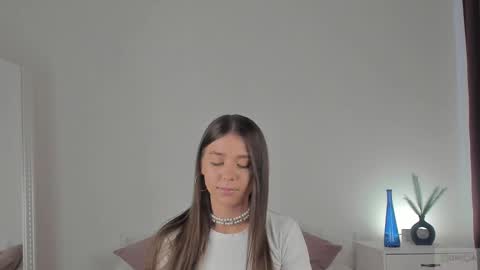 Snapshot of violetta_finch chatting on February 17, 1:22 pm violetta_finch online show from February 17, 1:22 pm