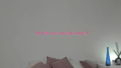 Snapshot of violetta_finch chatting on February 28, 12:31 pm violetta_finch online show from February 28, 12:31 pm
