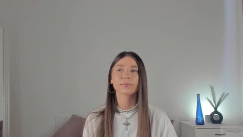 Snapshot of violetta_finch chatting on February 19, 10:12 am violetta_finch online show from February 19, 10:12 am