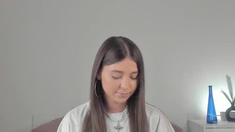 Snapshot of violetta_finch chatting on February 22, 10:18 am violetta_finch online show from February 22, 10:18 am