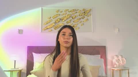 Snapshot of violetta_finch chatting on September 25, 1:40 pm violetta_finch online show from September 25, 1:40 pm