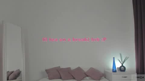 Snapshot of violetta_finch chatting on February 9, 2:29 pm violetta_finch online show from February 9, 2:29 pm
