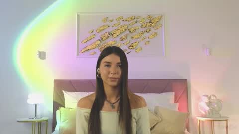 Snapshot of violetta_finch chatting on October 17, 10:19 am violetta_finch online show from October 17, 10:19 am