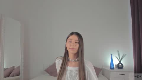 Snapshot of violetta_finch chatting on February 14, 1:18 pm violetta_finch online show from February 14, 1:18 pm