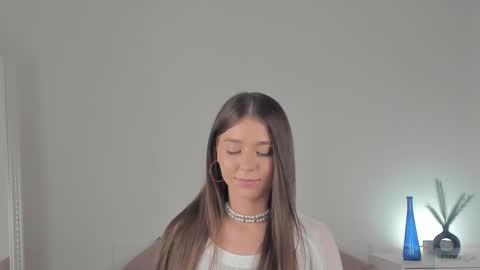 Snapshot of violetta_finch chatting on February 14, 4:20 pm violetta_finch online show from February 14, 4:20 pm