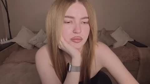 ViolettaOtis online show from May 9, 3:18 pm