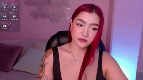 Violett Castel online show from December 4, 6:51 pm