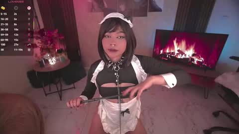 JULIE UWU online show from November 3, 7:15 pm