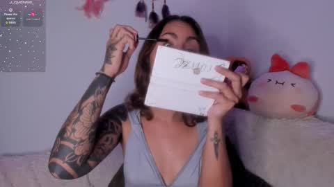 Violette  online show from January 12, 1:01 am