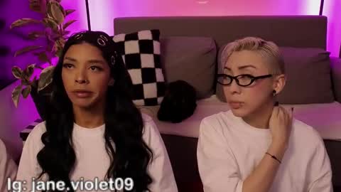 Violet online show from December 19, 2:40 am