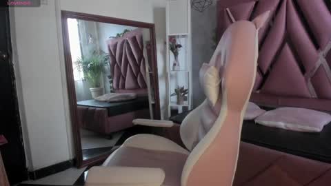 Snapshot of viollettaa_ chatting on March 12, 10:17 pm Violetta online show from March 12, 10:17 pm