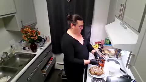 priscilla online show from April 14, 12:14 am