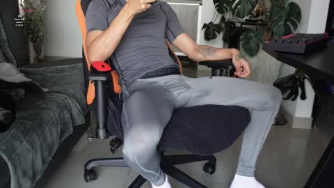 VITO BENZ online show from March 29, 1:24 pm