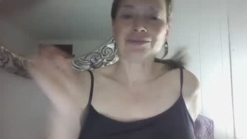 Snapshot of vivi_bee chatting on September 28, 1:58 am vivian online show from September 28, 1:58 am