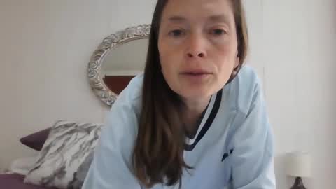 Snapshot of vivi_bee chatting on September 30, 3:44 pm vivian online show from September 30, 3:44 pm