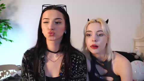 Vivi online show from November 14, 1:24 pm