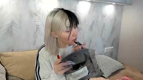 Vivian GMT2 MON 10AM - 4PM TUE 10AM - 4PM  THUR 10AM - 4PM FRI 10AM - 4PM SAT 10AM - 4PM SUN 10AM - 4PM online show from December 6, 8:21 am